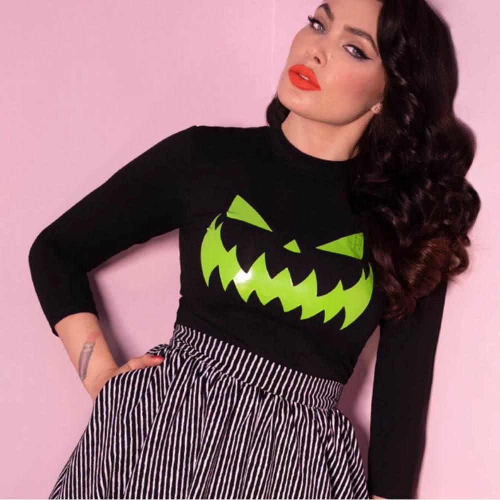 NWOT PUMPKIN KING GLOW IN THE DARK 3/4 SLEEVE TOP - VIXEN BY MICHELINE PITT